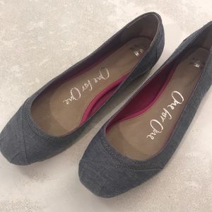 TOMS ballet flats in indigo, size 9